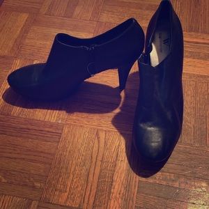 Worthington size 11 ankle boots!